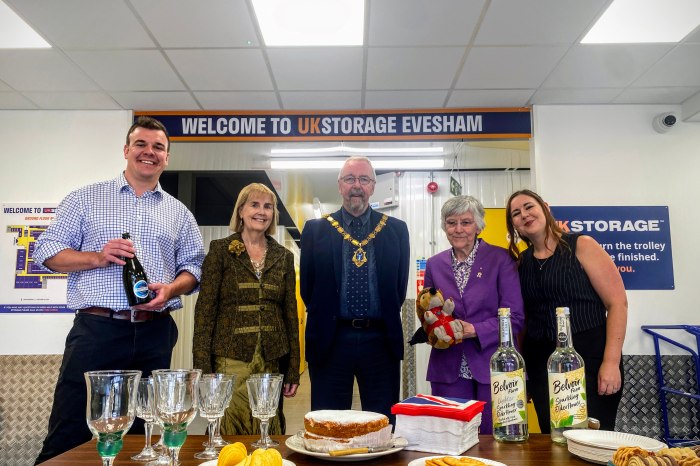 ‘Welcome Mayor and Mayoress Evesham ’ – Left to Right:  Ed Nixon Sales Manager UK Storage, Mayoress Councillor Mrs. Marion Griffiths, Mayor Councillor John Clatworthy, Sue Sollis Founder Member of Tracy Sollis Leukaemia Trust, Shannon Fisher Regional Operations Manager UK Storage
